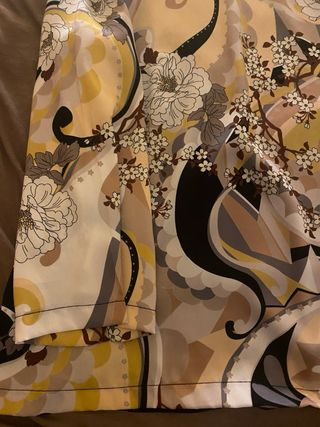 Maglia Koan XL fiori e nera.