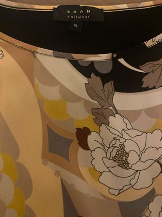 Maglia Koan XL fiori e nera.