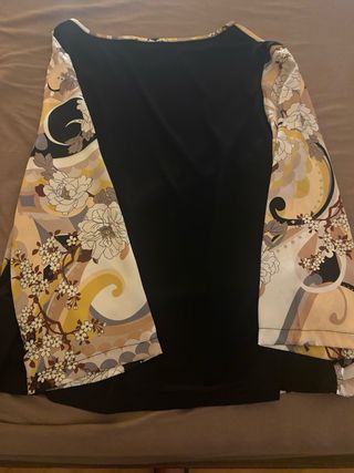 Maglia Koan XL fiori e nera.