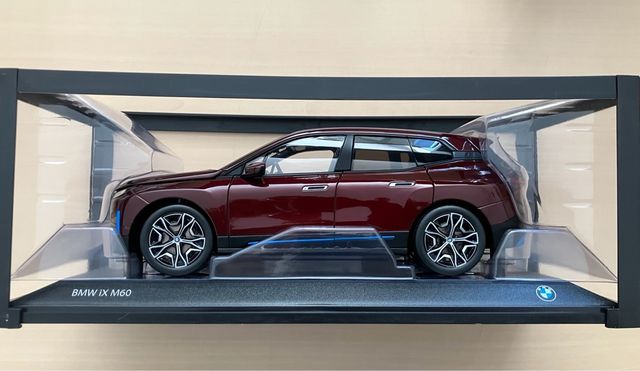 Maqueta BMW IX M60