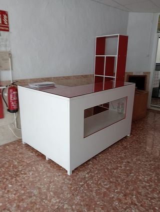 Mostrador + Estanterías blanco y rojo