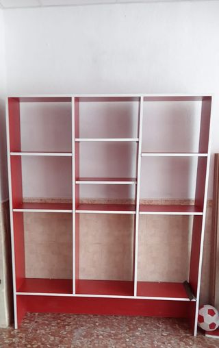 Mostrador + Estanterías blanco y rojo