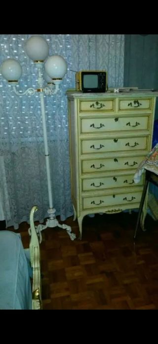 Dormitorio Luis XV: camas mesilla sinfonier armari