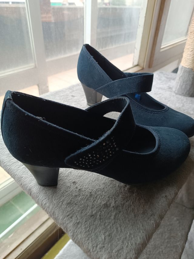 Zapatos azul marino tacón bajo