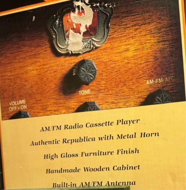 Radio Cassette Authentic Republica