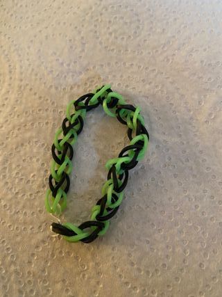 Pulsera Rainbow Loom: Verde & Negra