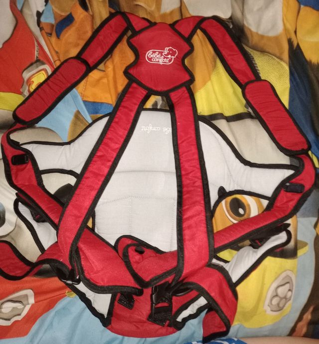 Mochila portabebés Bebé Confort rojo