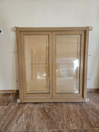 Ventana antigua de madera