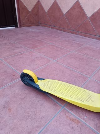 Patinete infantil amarillo