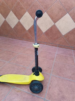 Patinete infantil amarillo