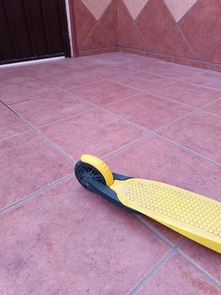 Patinete infantil amarillo