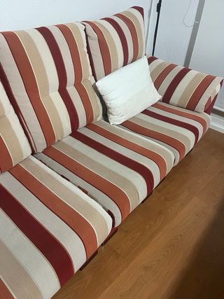 Sofá chaiselonge rojo y beige
4 plazas