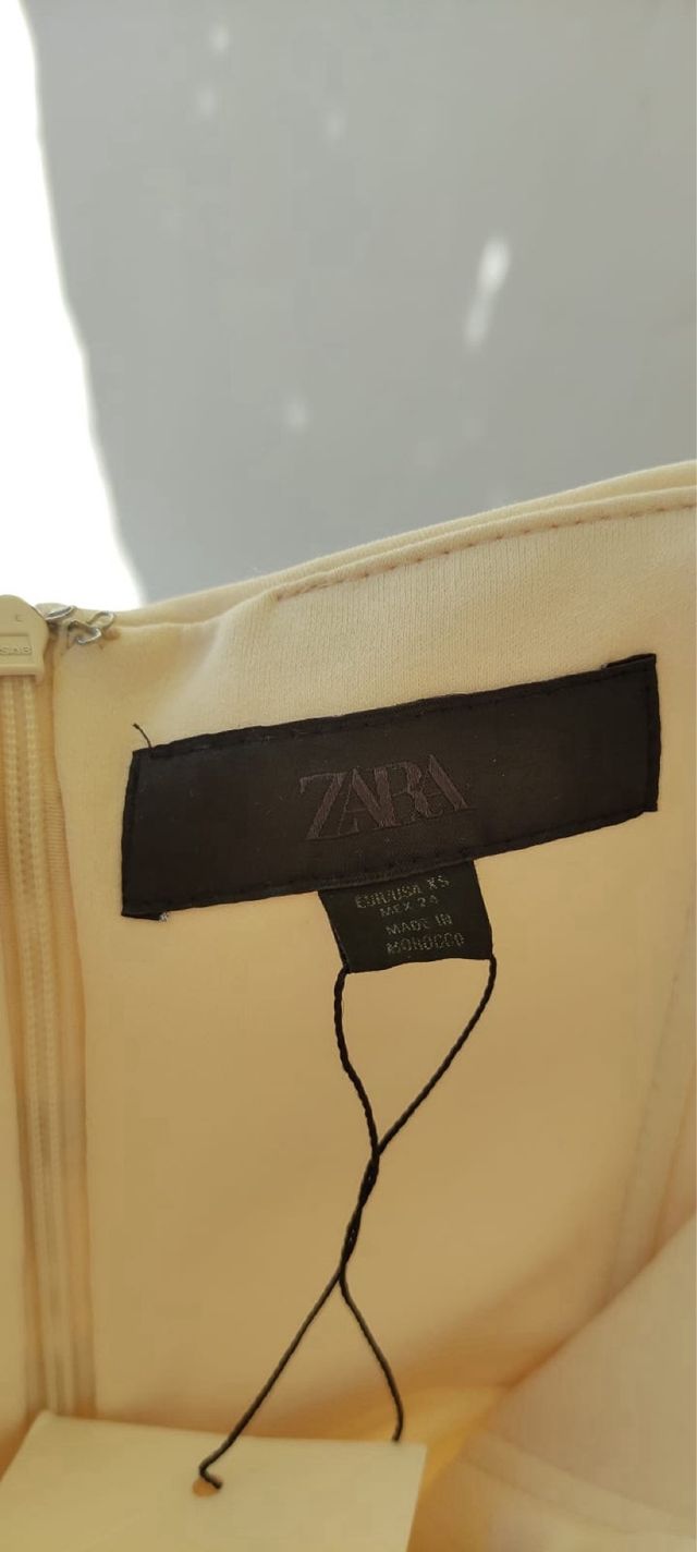 Vestido beige boda invitada de zara