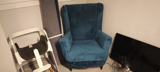 Sillón, tv, silla bebé evolutiva, alfombra y lámpa