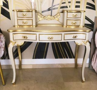 Escritorio Louis XV blanco y dorado