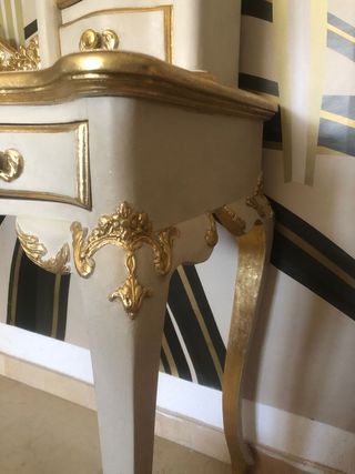Escritorio Louis XV blanco y dorado
