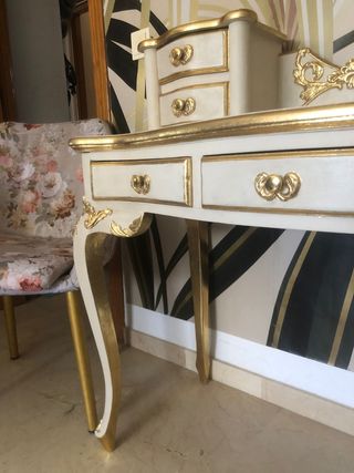 Escritorio Louis XV blanco y dorado