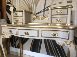 Escritorio Louis XV blanco y dorado