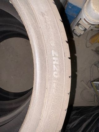 Neumáticos 245/35R20