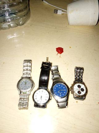 4 Relojes Guess & Lotus