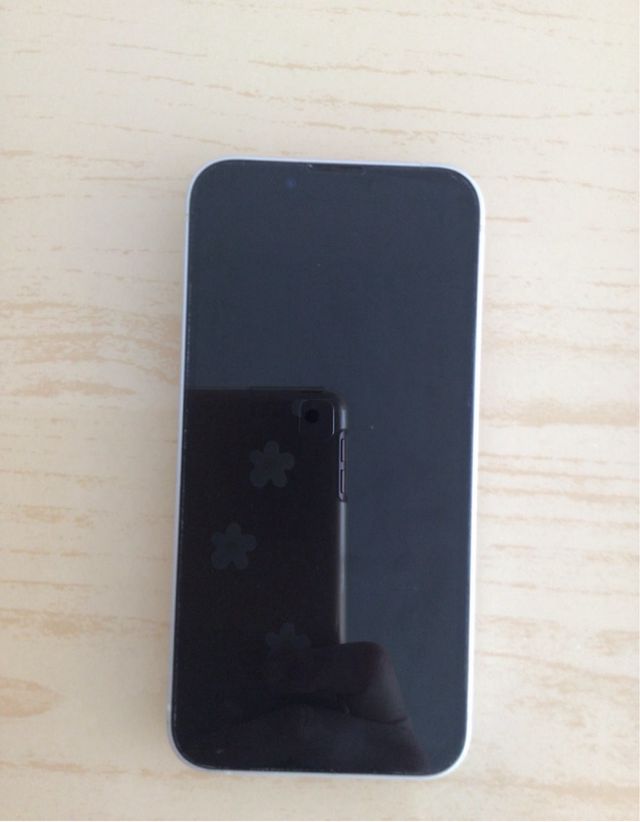 iPhone 13 mini blanco + carcasas