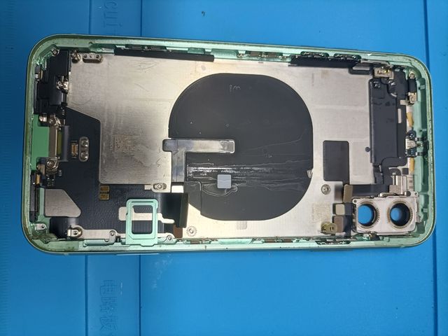 iPhone 11 - Carcaça Verde original