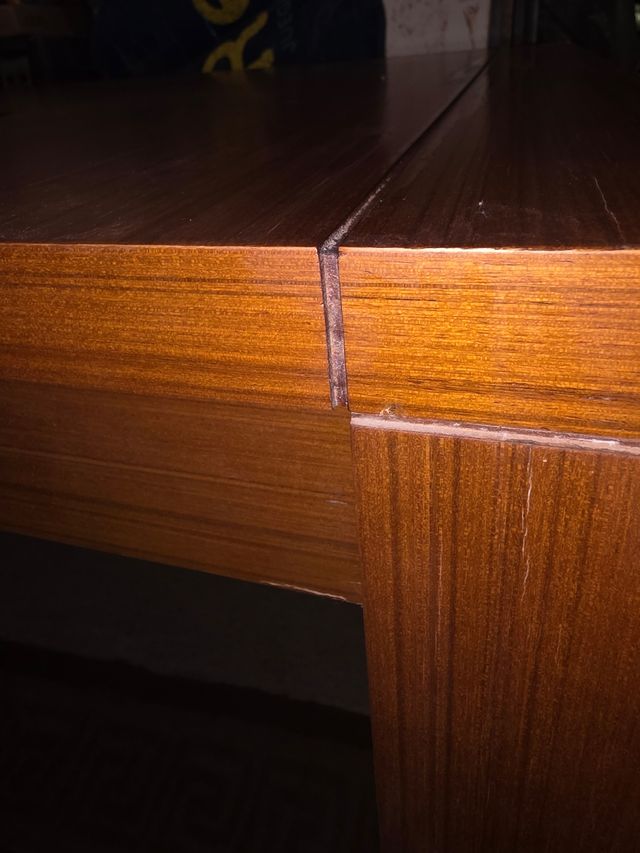 Mesa de jantar extensível. Nogueira americana.