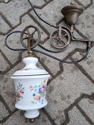 Lampadario vintage anni '70 in porcellana