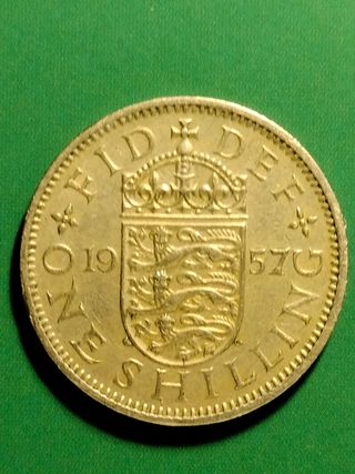 moneda de un chelín de Inglaterra del año 1957