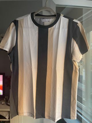 Camiseta Bershka a rayas Beige y negro – Talla S