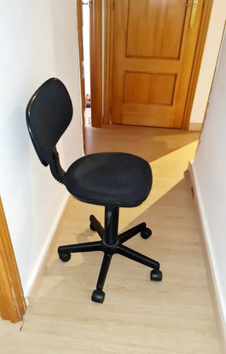 Silla oficina giratoria negra