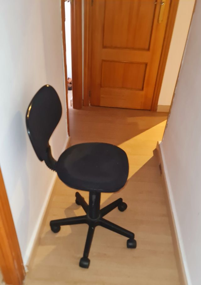Silla oficina giratoria negra