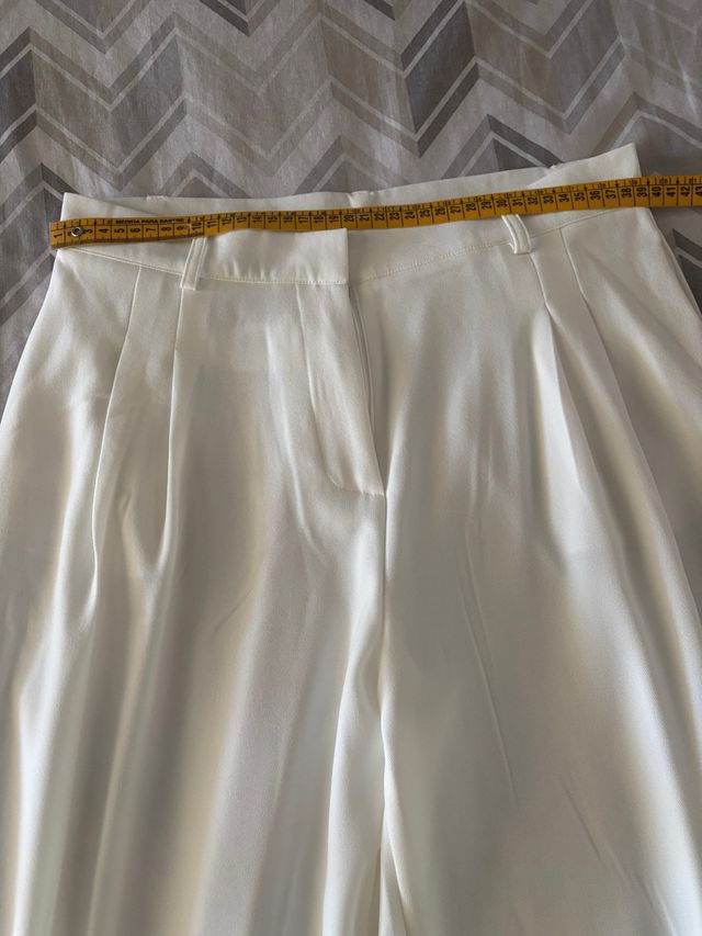 Conjunto blanco chaleco y pantalón T.M