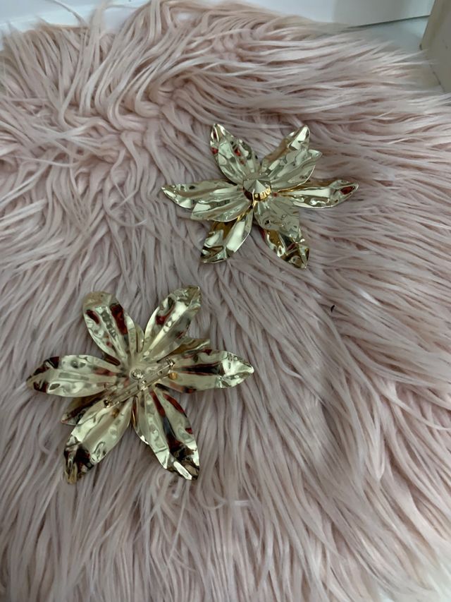 Broches flores dorados