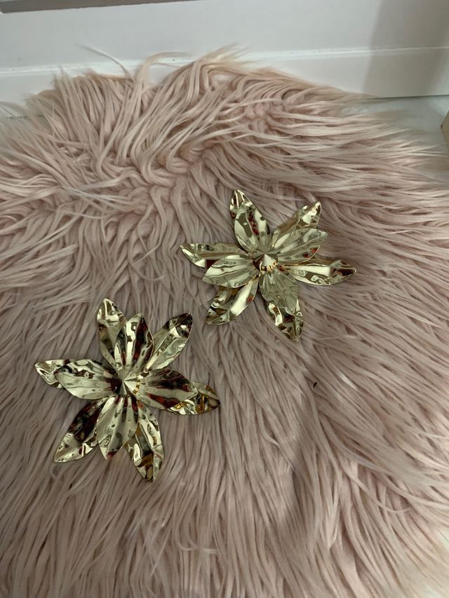 Broches flores dorados