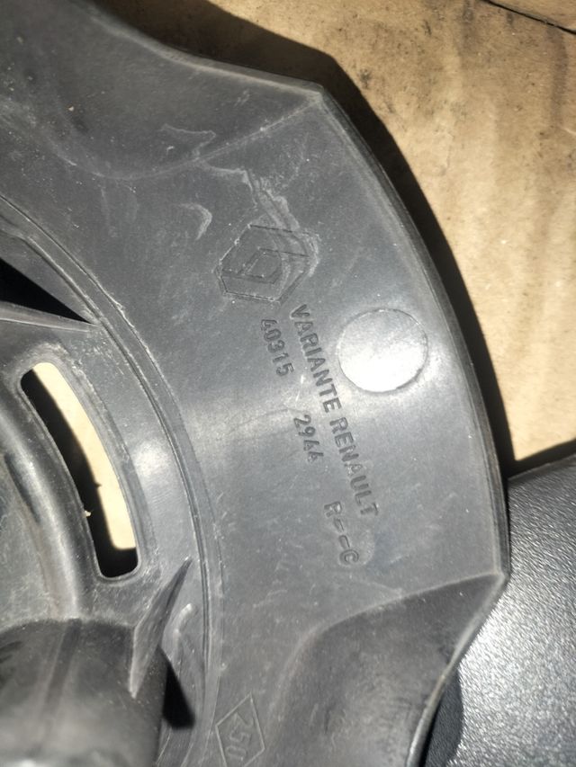 Tapacubos Renault Trafic (8unidades)