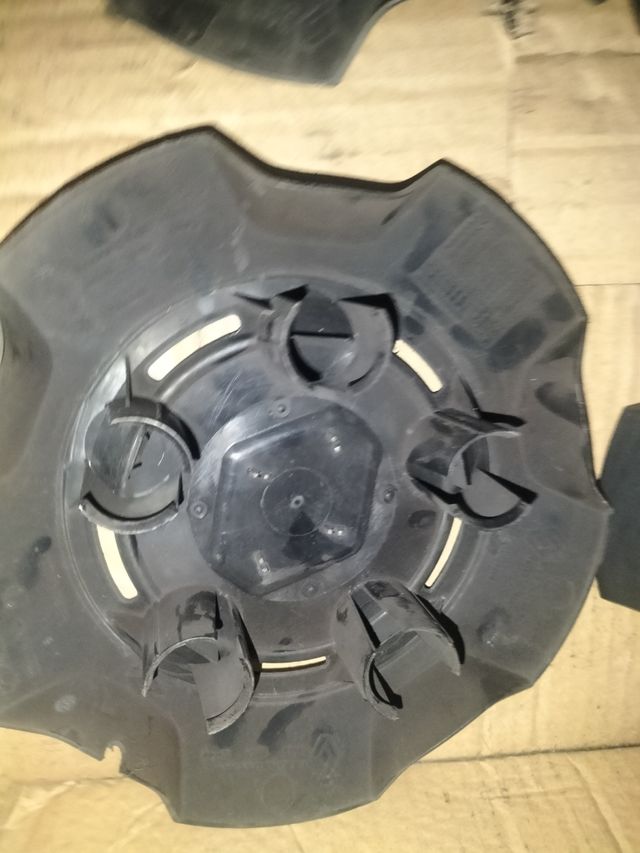 Tapacubos Renault Trafic (8unidades)