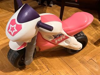 Moto correpasillos Feber infantil