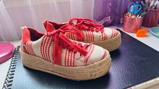 Zapatillas esparto rojas y beige