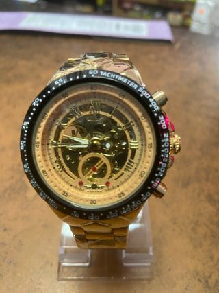 Reloj mecánico dorado