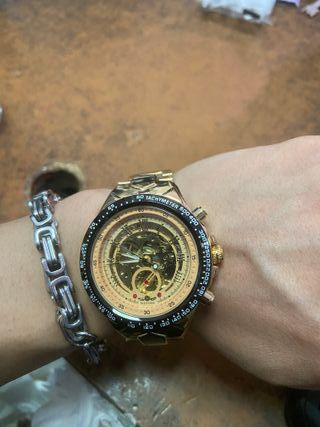 Reloj mecánico dorado