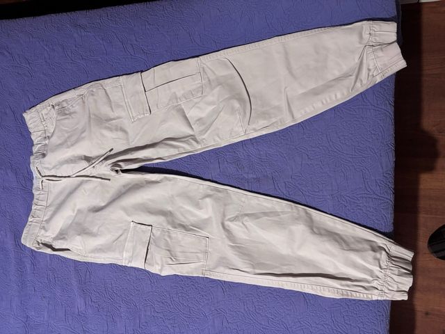 Pantalones cargo Bershka beige SIN ESTRENAR