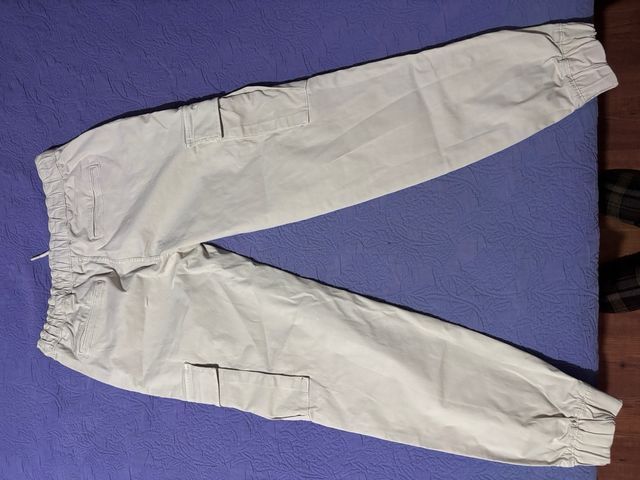 Pantalones cargo Bershka beige SIN ESTRENAR