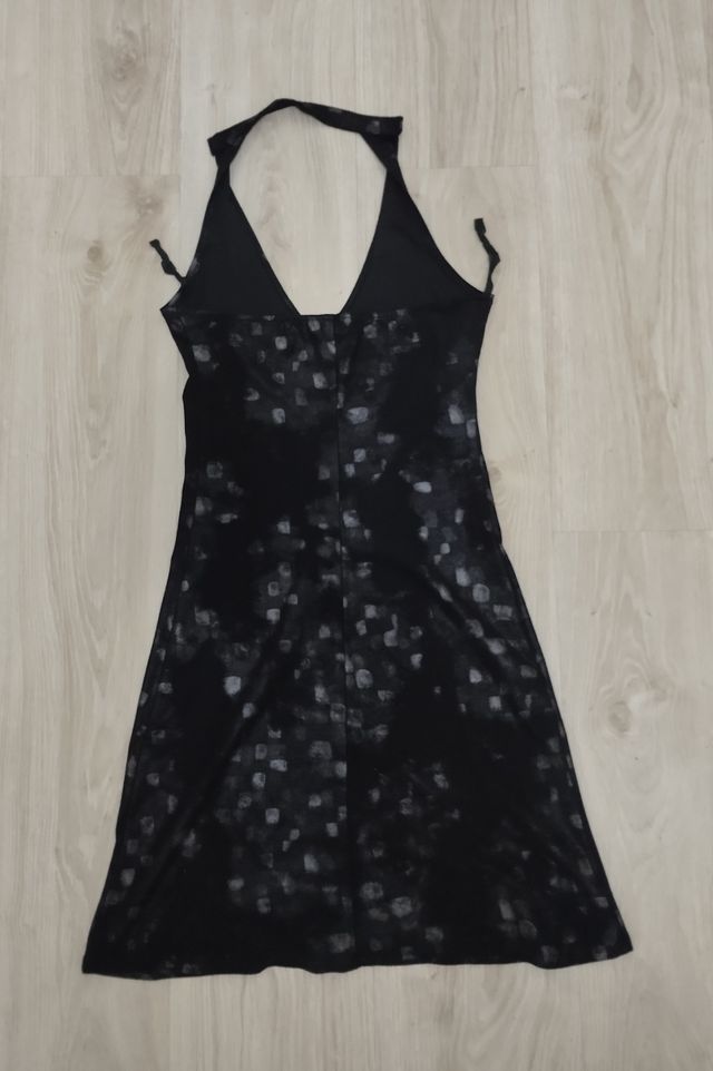 Vestido negro atado al cuello halter de Zara