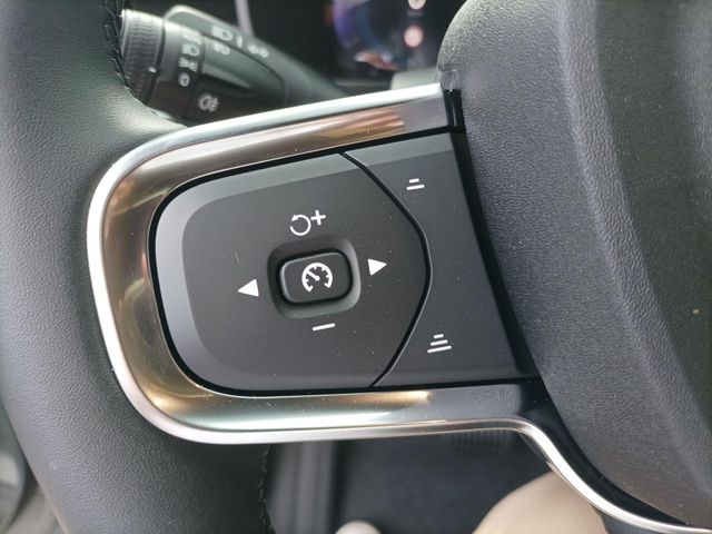 VOLVO XC40 2.0 B3 PLUS DARK AUTO 163 5P