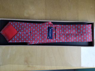 Dos Corbatas  rojas con diseño