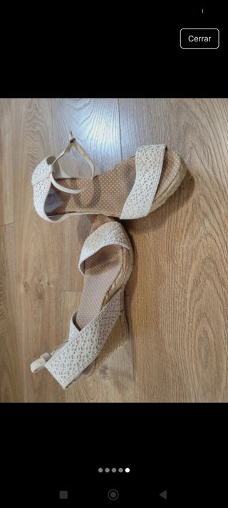 Zapatos cuña beige y blanco