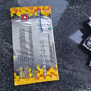 Busta Pokemon Nero-Bianco, xy  