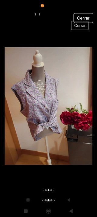 Blusa floral delicada y romántica
