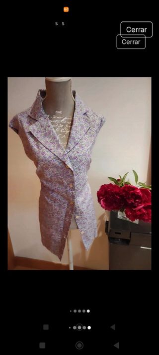 Blusa floral delicada y romántica